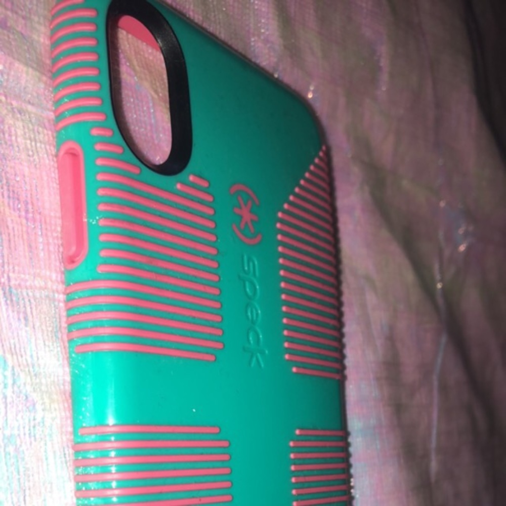 iPhone XL Speck phone case